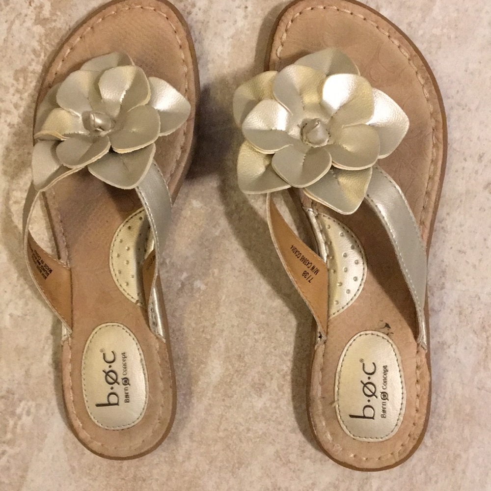Metallic floral embellished thong sandals